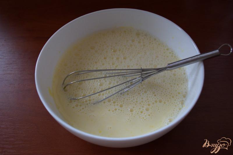 Фото приготовление рецепта: Блины с сыром и зеленью шаг №2