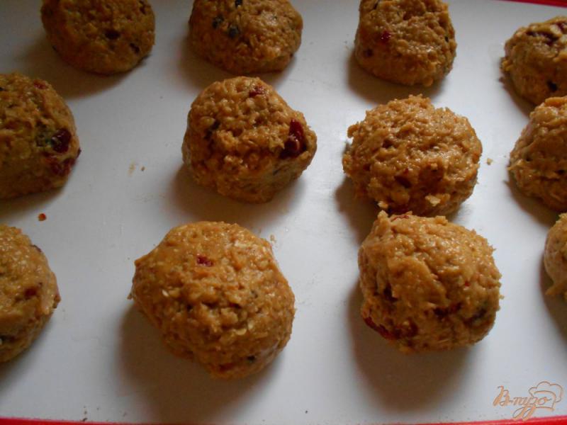 Фото приготовление рецепта: Овсяное печенье с ягодами годжи шаг №7