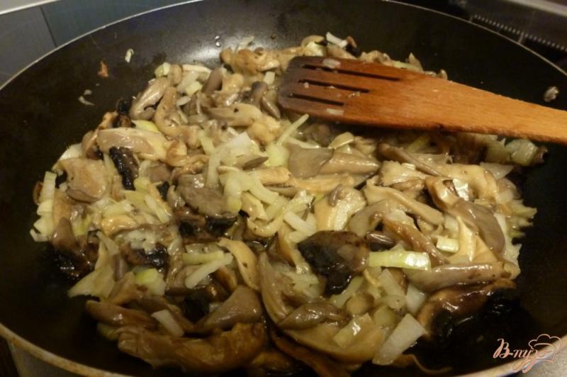 Фото приготовление рецепта: Молодой картофель с грибами,тушенный в молоке шаг №1