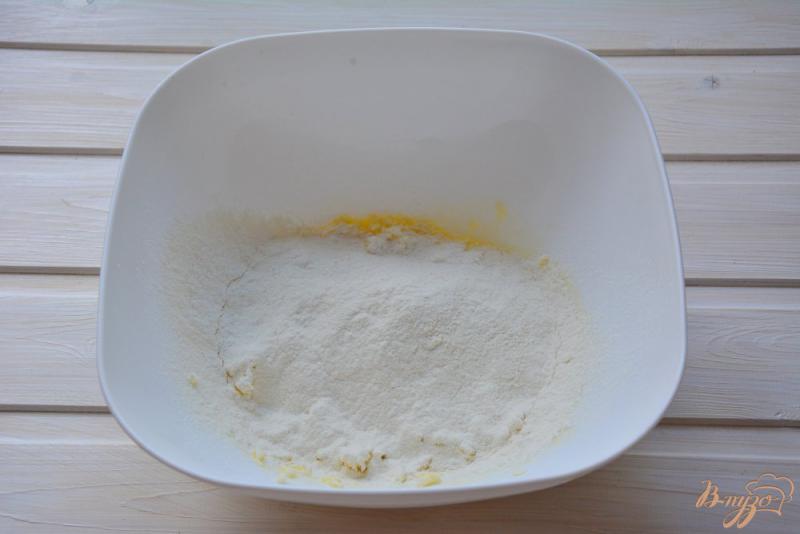 Фото приготовление рецепта: Печенье из плавленных сырков шаг №3