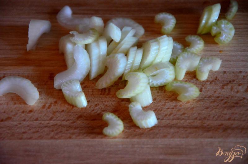 Фото приготовление рецепта: Весенний салат из редиски шаг №1