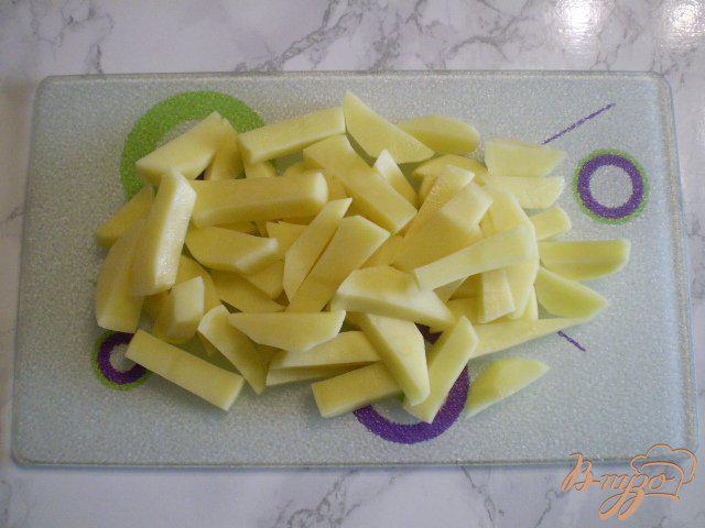Фото приготовление рецепта: Картошка с луком на сале шаг №3