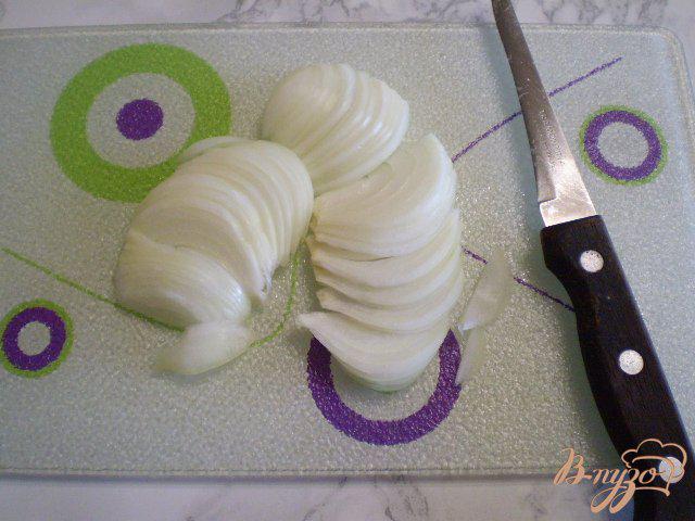 Фото приготовление рецепта: Морковно-картофельный салат с луком шаг №2