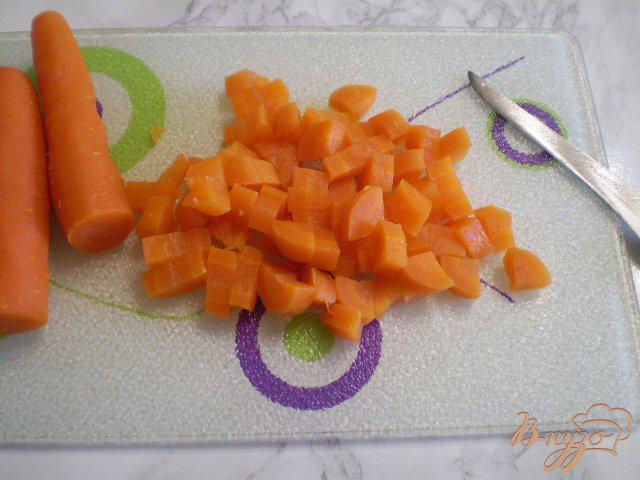 Фото приготовление рецепта: Морковно-картофельный салат с луком шаг №4