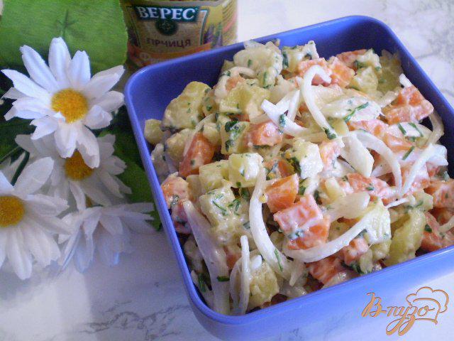 Фото приготовление рецепта: Морковно-картофельный салат с луком шаг №9