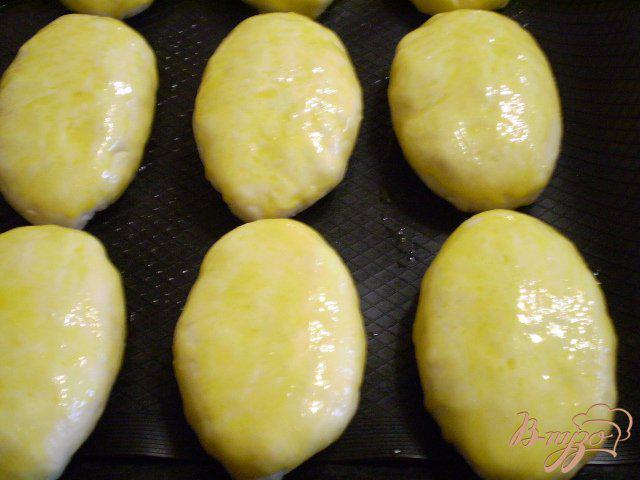 Фото приготовление рецепта: Духовые пирожки с картошкой шаг №9