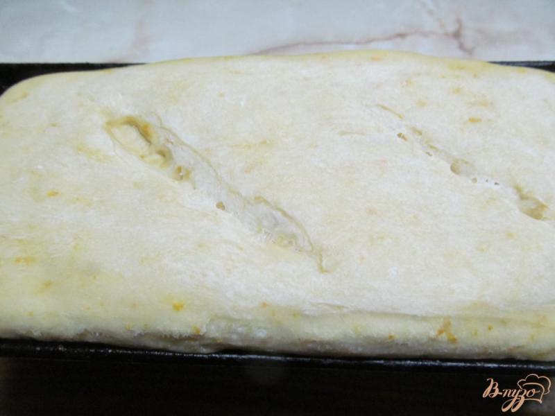 Фото приготовление рецепта: Хлеб с апельсиновой цедрой шаг №7