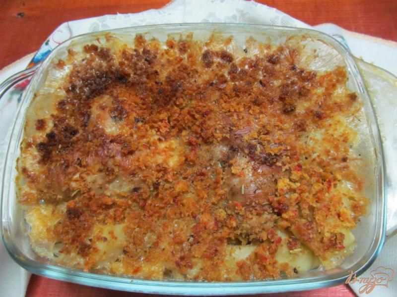 Фото приготовление рецепта: Куриные бедра с картофелем в молоке шаг №10