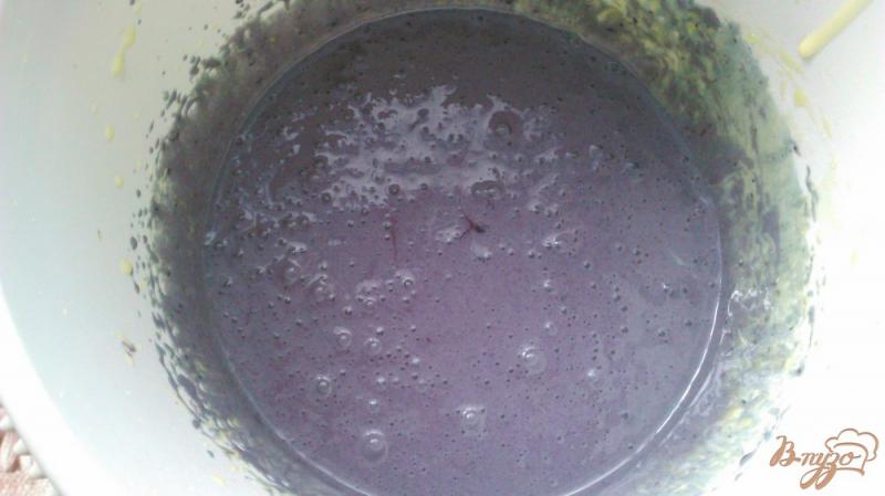 Фото приготовление рецепта: Бисквитно - черничные кексы шаг №4