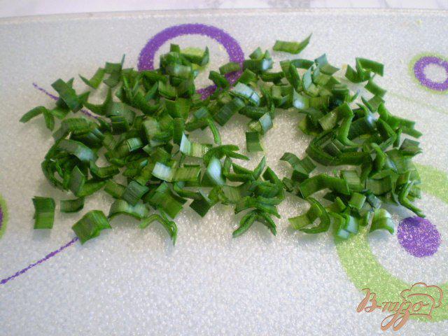 Фото приготовление рецепта: Салат из вареной кукурузы шаг №4