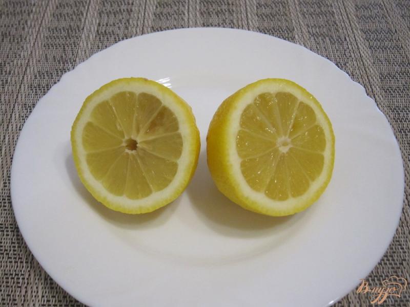 Фото приготовление рецепта: Чай с имбирем и лимоном шаг №3