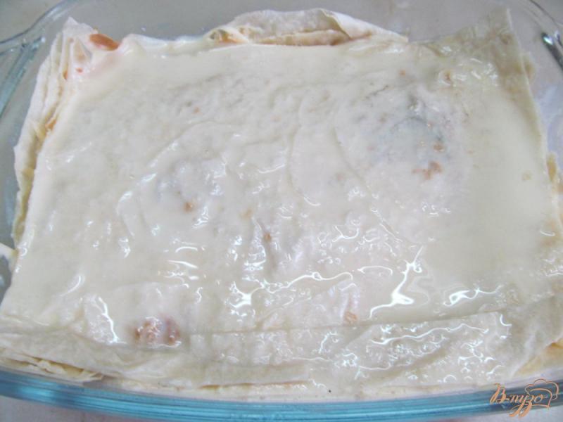 Фото приготовление рецепта: Слоеный сырный пирог в лаваше шаг №6