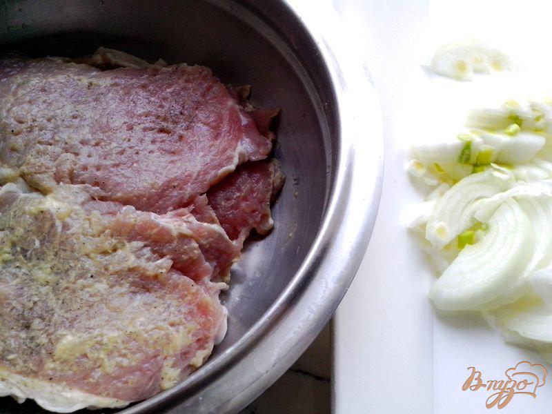 Фото приготовление рецепта: Отбивные из свинины с вишней шаг №1