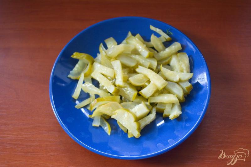 Фото приготовление рецепта: Салат с копченой колбасой шаг №2