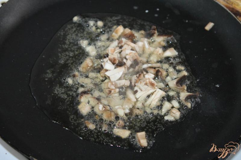 Фото приготовление рецепта: Клубочки с мясной начинкой в тесте шаг №3