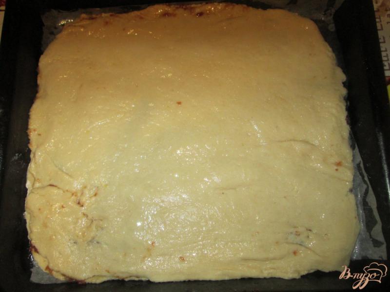 Фото приготовление рецепта: Печенье на кефире с вареньем шаг №6