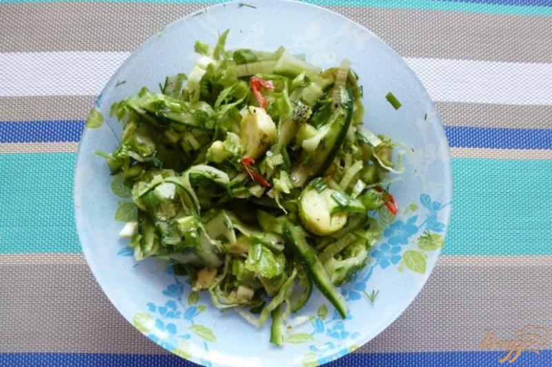Фото приготовление рецепта: Салат «Зеленый» с кунжутным маслом шаг №4