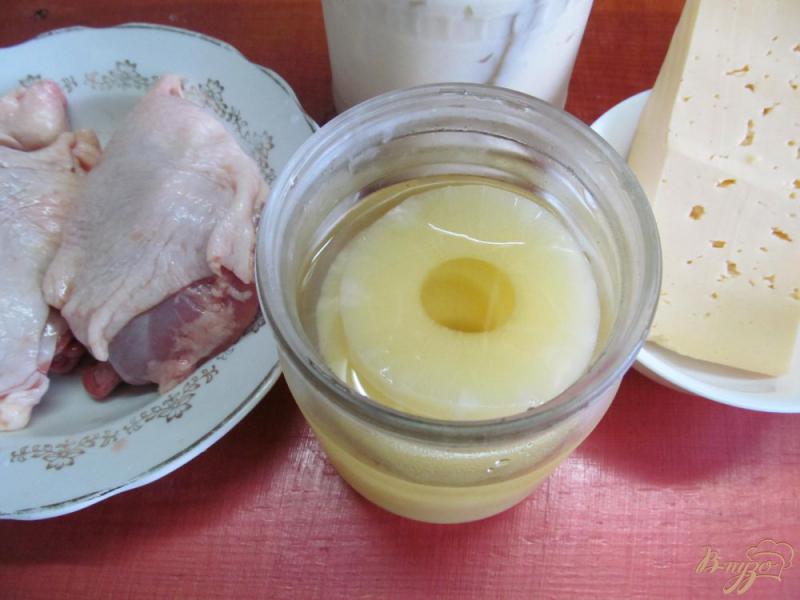 Фото приготовление рецепта: Куриные бедра под ананасом шаг №1