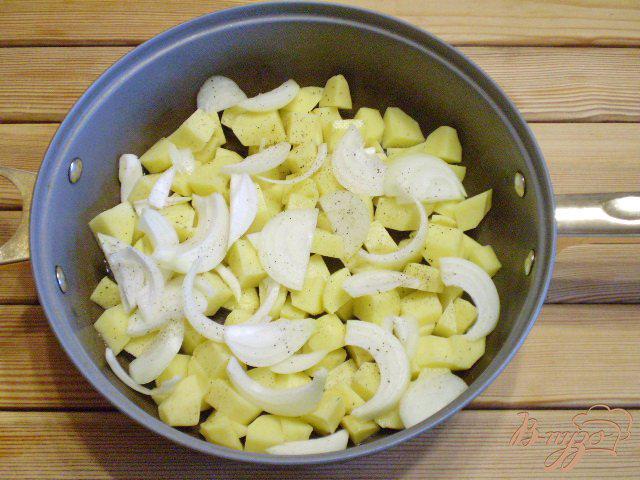 Фото приготовление рецепта: Овощное рагу с капустой на сковороде шаг №4