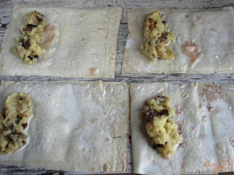 Фото приготовление рецепта: Ложные пирожки с картофелем и грибами шаг №6
