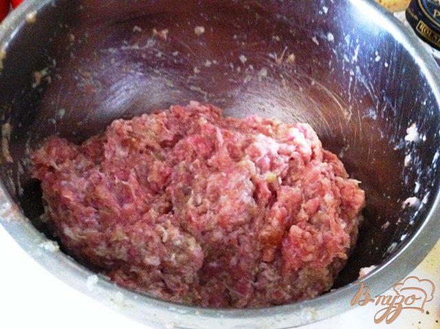 Фото приготовление рецепта: Мясной рулет с черносливом и вялеными помидорами шаг №2