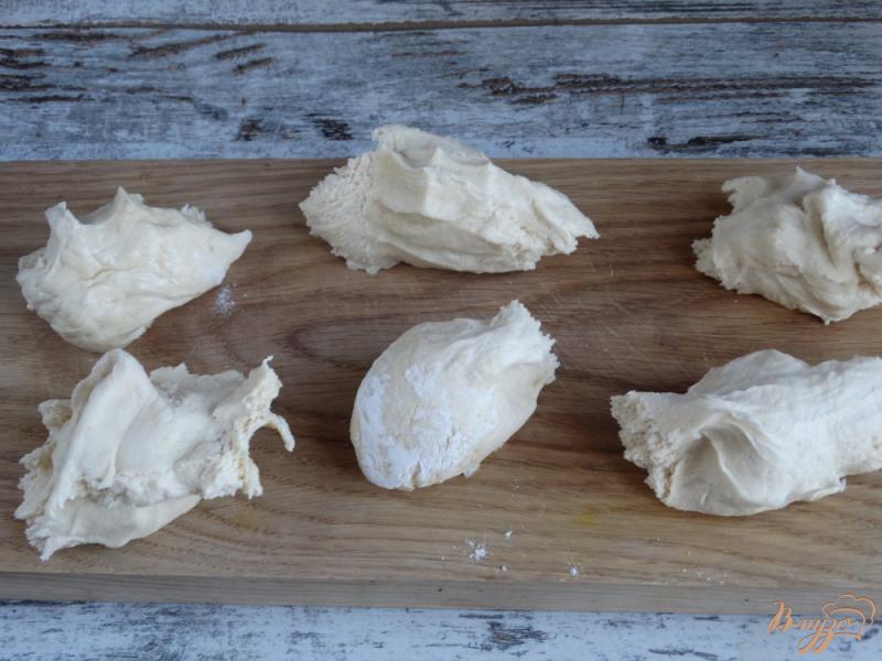 Фото приготовление рецепта: Хлебные булочки с маком и кунжутом шаг №6