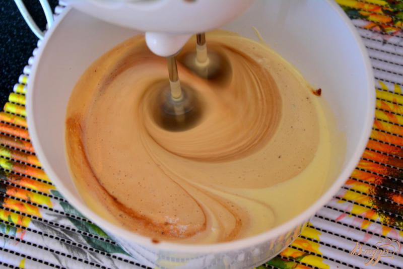Фото приготовление рецепта: Шоколадные кексы с белковой шапочкой шаг №3