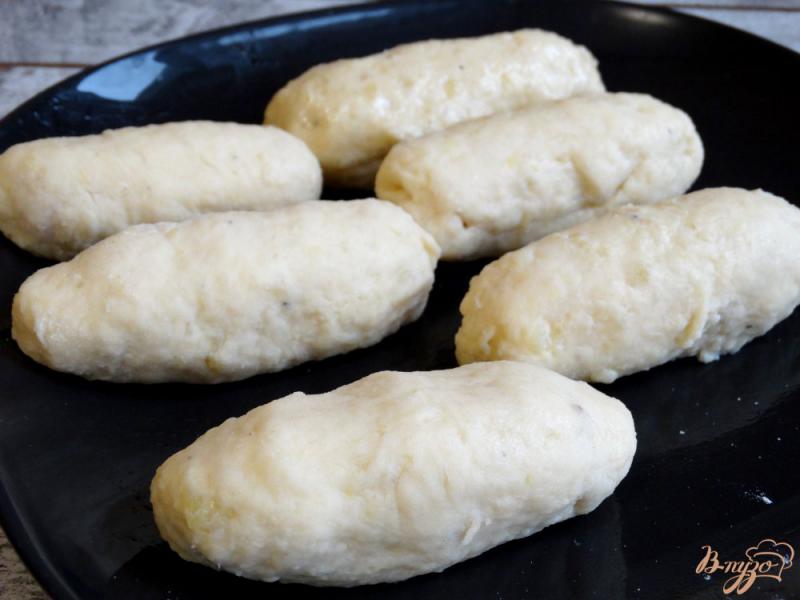 Фото приготовление рецепта: Сосиски в картофельно-сырной шубке шаг №5