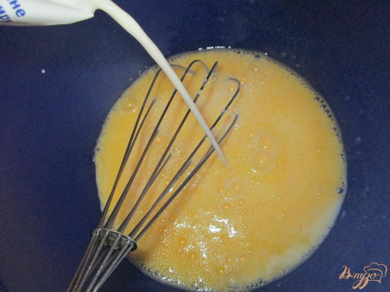 Фото приготовление рецепта: Заварные блины на молоке шаг №2