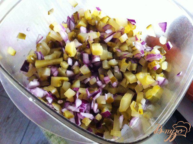 Фото приготовление рецепта: Салат овощной с колбасой шаг №4