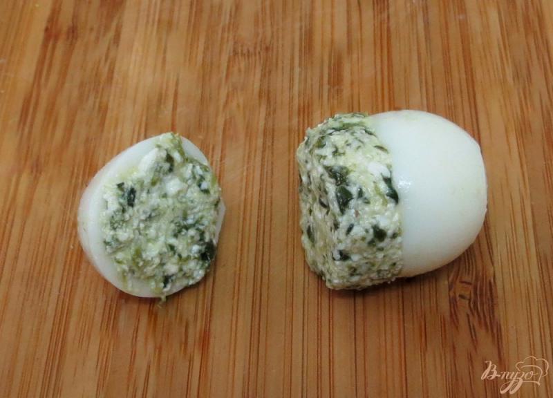 Фото приготовление рецепта: Перепелиные яйца фаршированные шаг №5