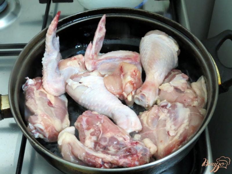 Фото приготовление рецепта: Курица под белым соусом шаг №1