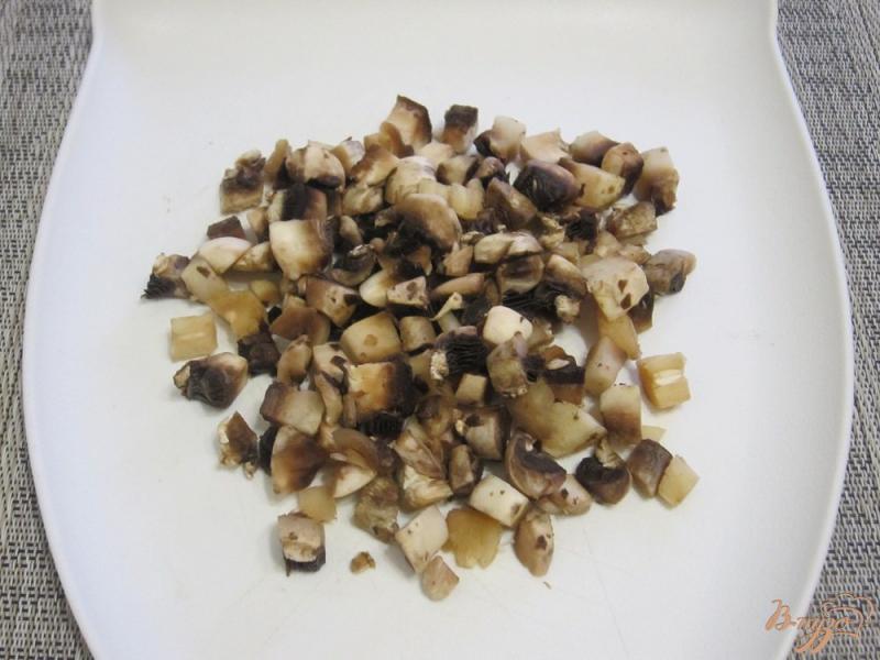 Фото приготовление рецепта: Сливочный соус из грибов шаг №2