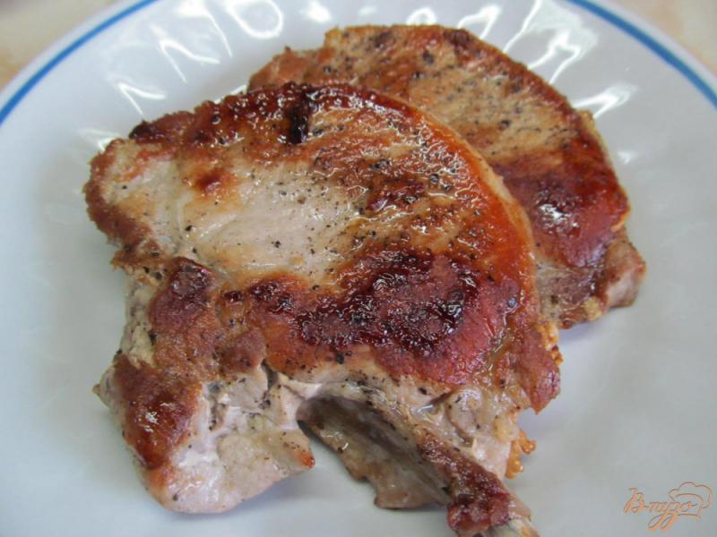 Фото приготовление рецепта: Свиной стейк с ананасовым соусом шаг №4
