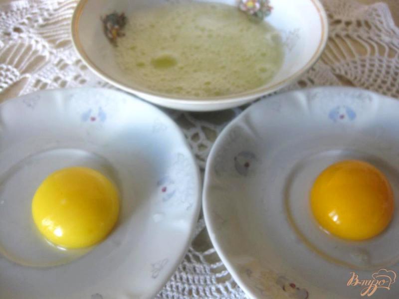Фото приготовление рецепта: Яичные гнездышки с сыром шаг №1