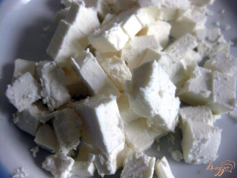 Фото приготовление рецепта: Овощной салат с сыром фета и шампиньонами шаг №9