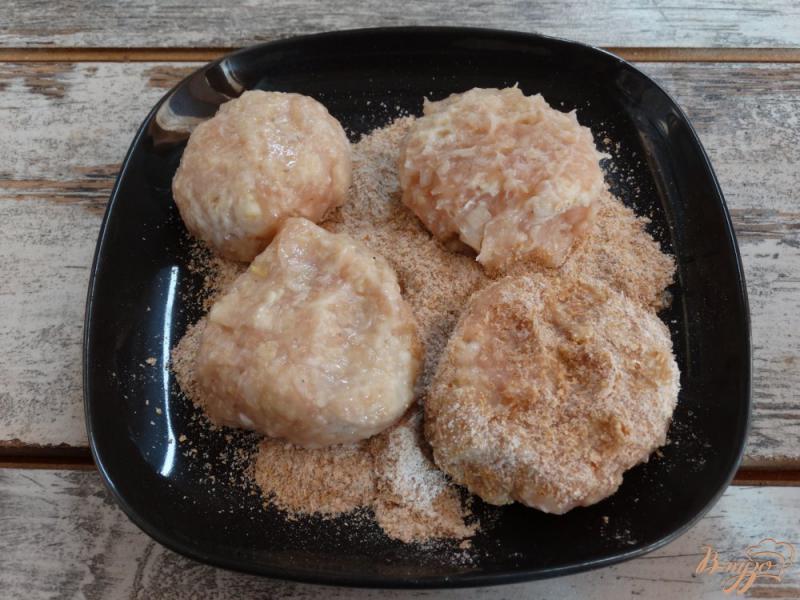 Фото приготовление рецепта: Куриные тефтели с овсянкой в сметанно-имбирном соусе шаг №5