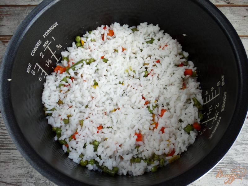 Фото приготовление рецепта: Сытная рисовая запеканка со свининой и овощами шаг №7