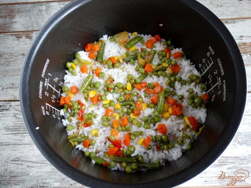 Фото приготовление рецепта: Сытная рисовая запеканка со свининой и овощами шаг №6