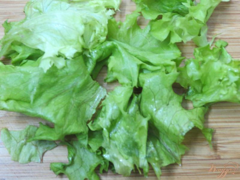 Фото приготовление рецепта: Салат из ботвы редиса, огурца и редиса шаг №3