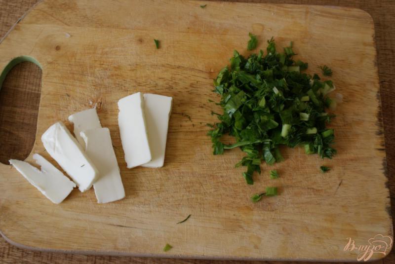 Фото приготовление рецепта: Овсяный блинчик с сыром и зеленью шаг №3