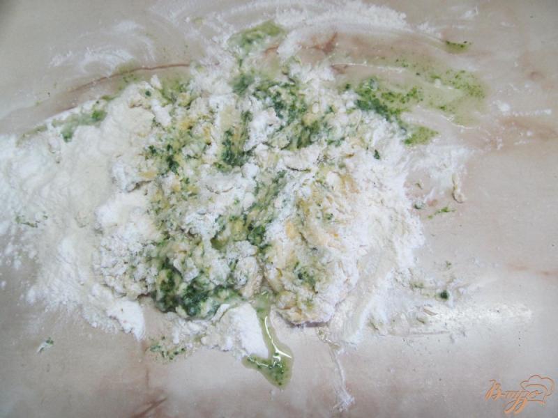 Фото приготовление рецепта: Зеленая домашняя лапша шаг №3