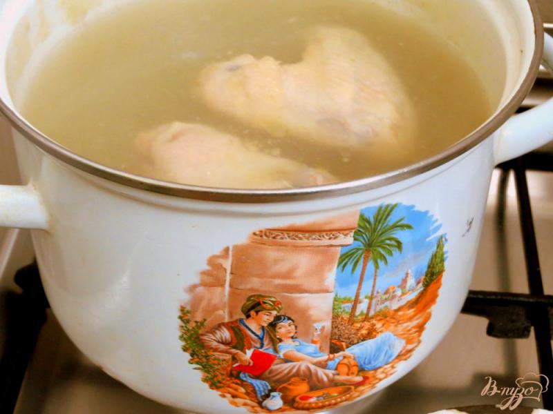 Фото приготовление рецепта: Суп с крапивой и шпинатом шаг №1