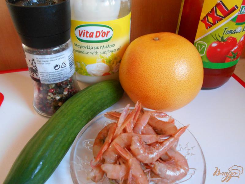 Фото приготовление рецепта: Закуска с огурцом и креветками шаг №1