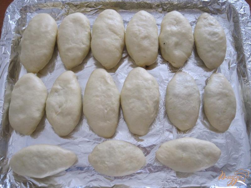 Фото приготовление рецепта: Пирожки в духовке с картофелем и грибами шаг №10