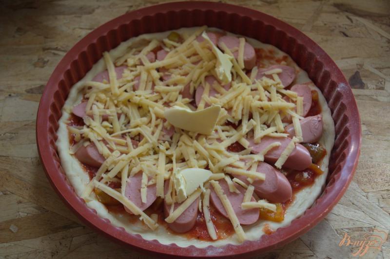 Фото приготовление рецепта: Домашняя быстрая пицца с сосисками и лечо шаг №3