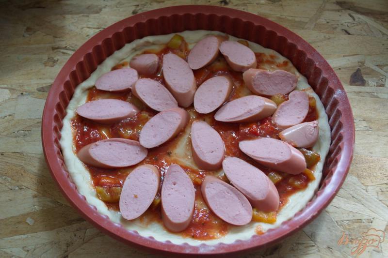 Фото приготовление рецепта: Домашняя быстрая пицца с сосисками и лечо шаг №2
