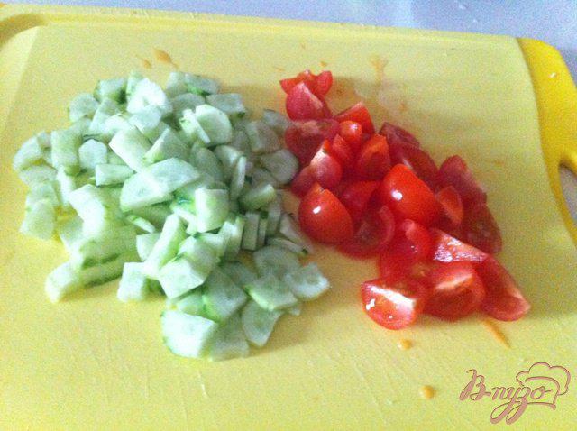 Фото приготовление рецепта: Салат из молодой капусты с овощами шаг №4