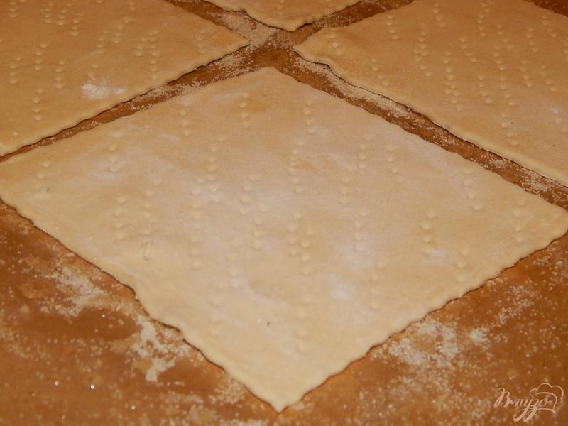 Фото приготовление рецепта: Пицца с колбасой и сыром шаг №2