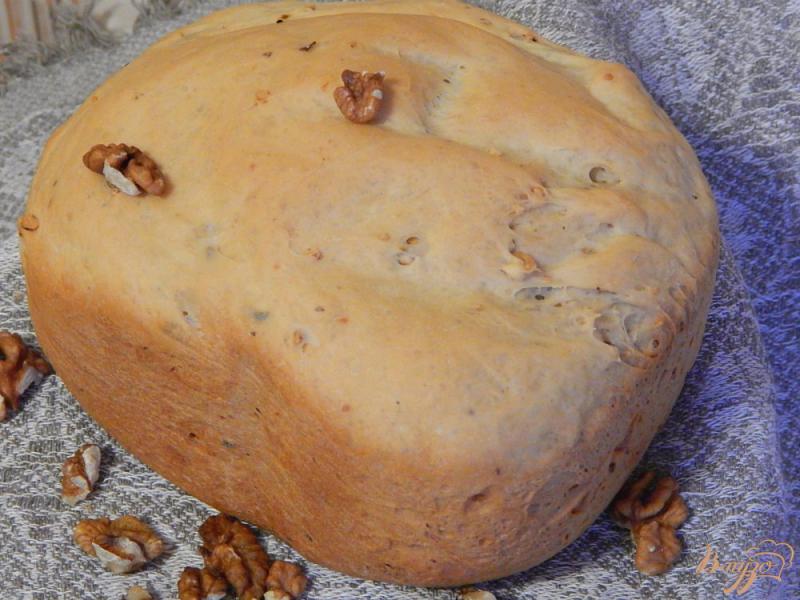 Фото приготовление рецепта: Хлеб с грецкими орехами шаг №6